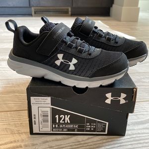 Brand new!  Boys Under Armour shoes